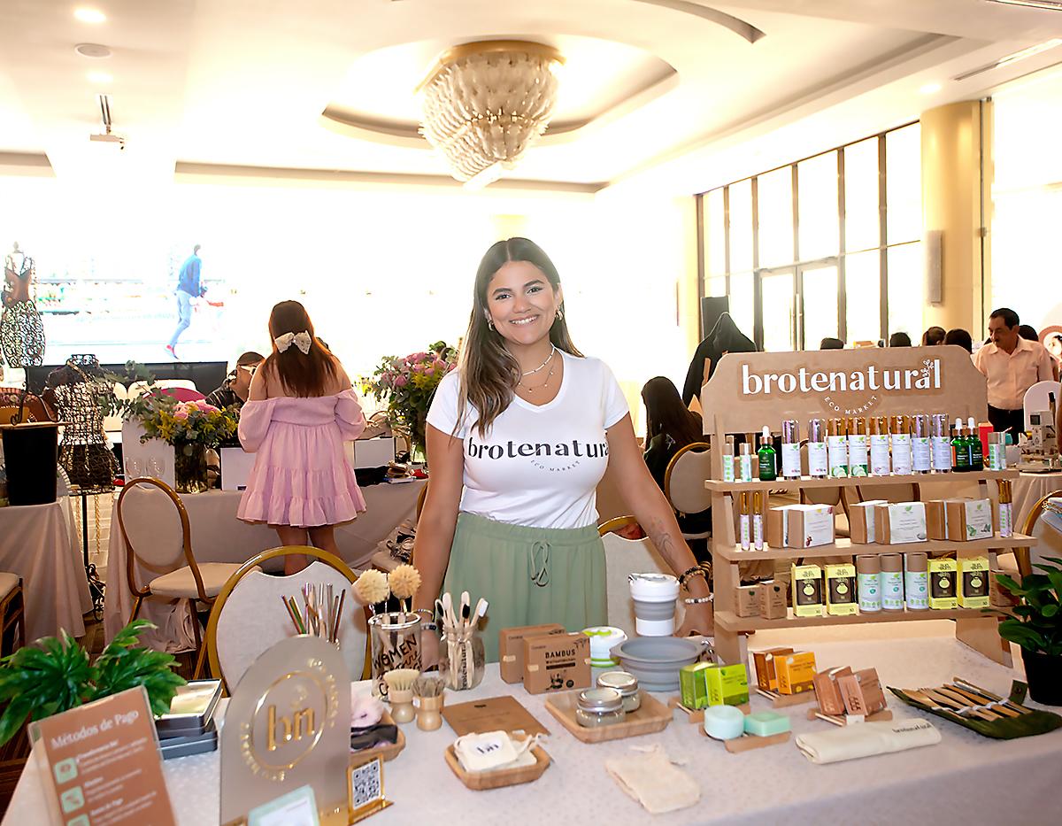 Karol Poujol con su emprendimiento Brote Natural.