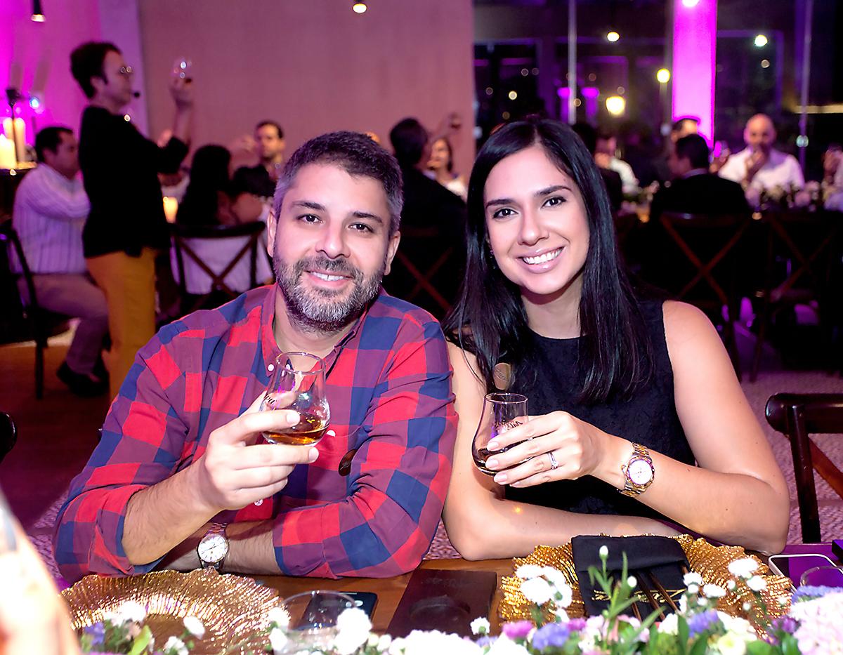 Omar y Alicia Monterroso, mientras participaban del maridaje.