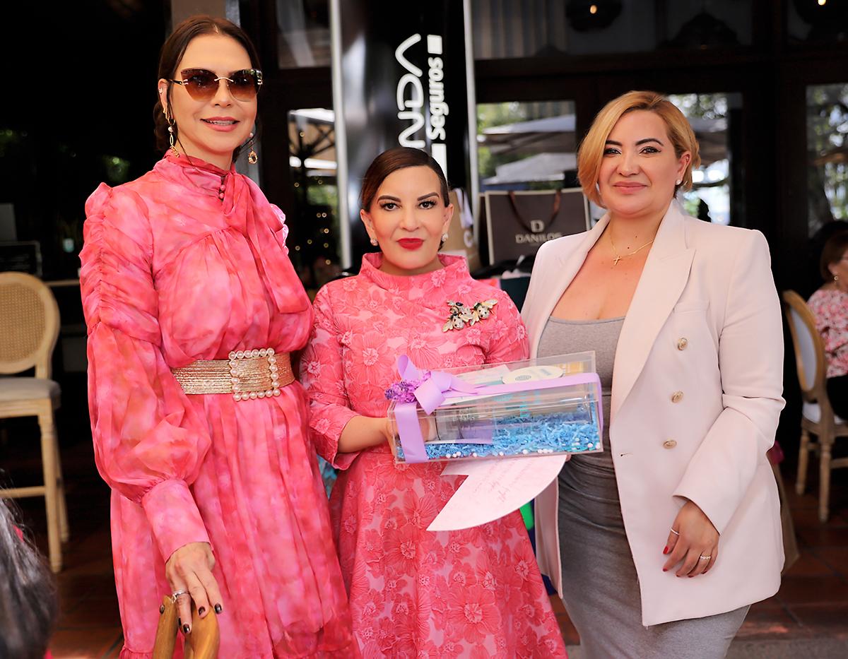 Ceci Bertrand, Blanca Bendeck y Dorian Herrera.