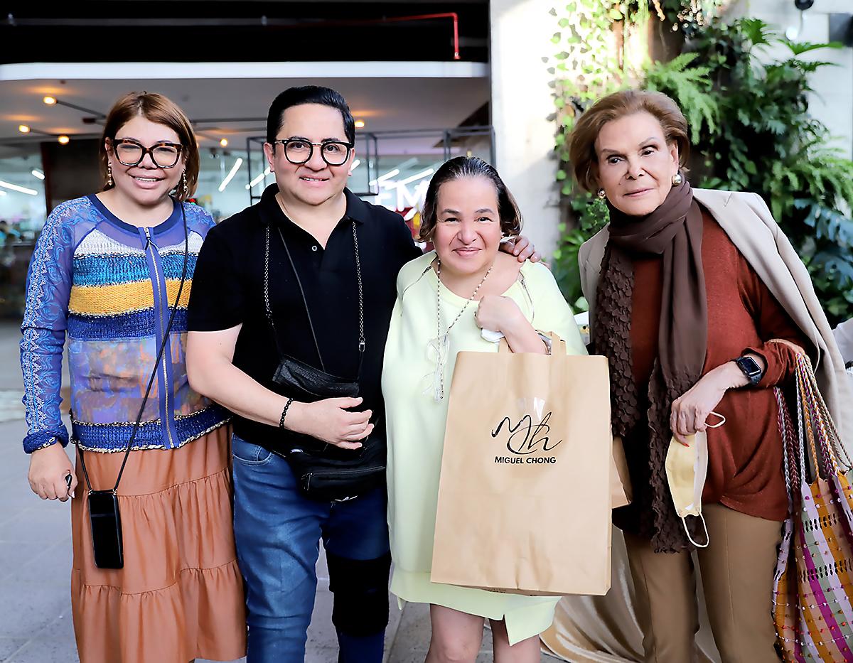 Laura Simón, Miguel Chong, Gabby e Isabel Rivera