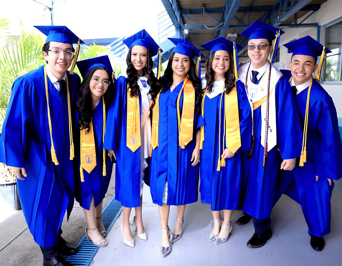 Mario Canales, Monserrat Maradiaga, Marcela Vásquez, Brittany Castejón, Giselle Montalván, Elio Flores y David Godoy