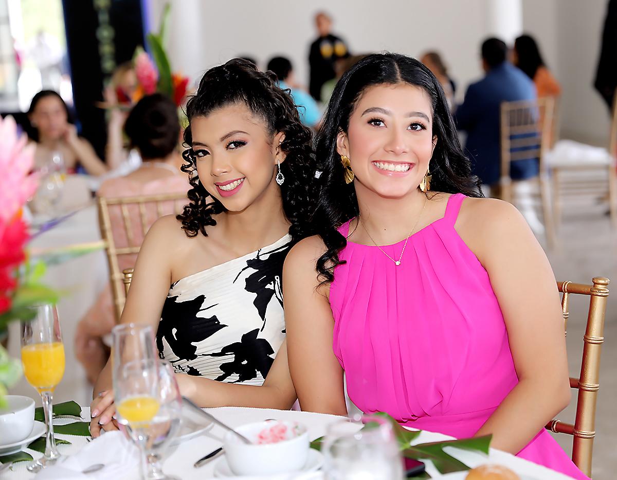 Ángela Cortés y Fabiola Flores.