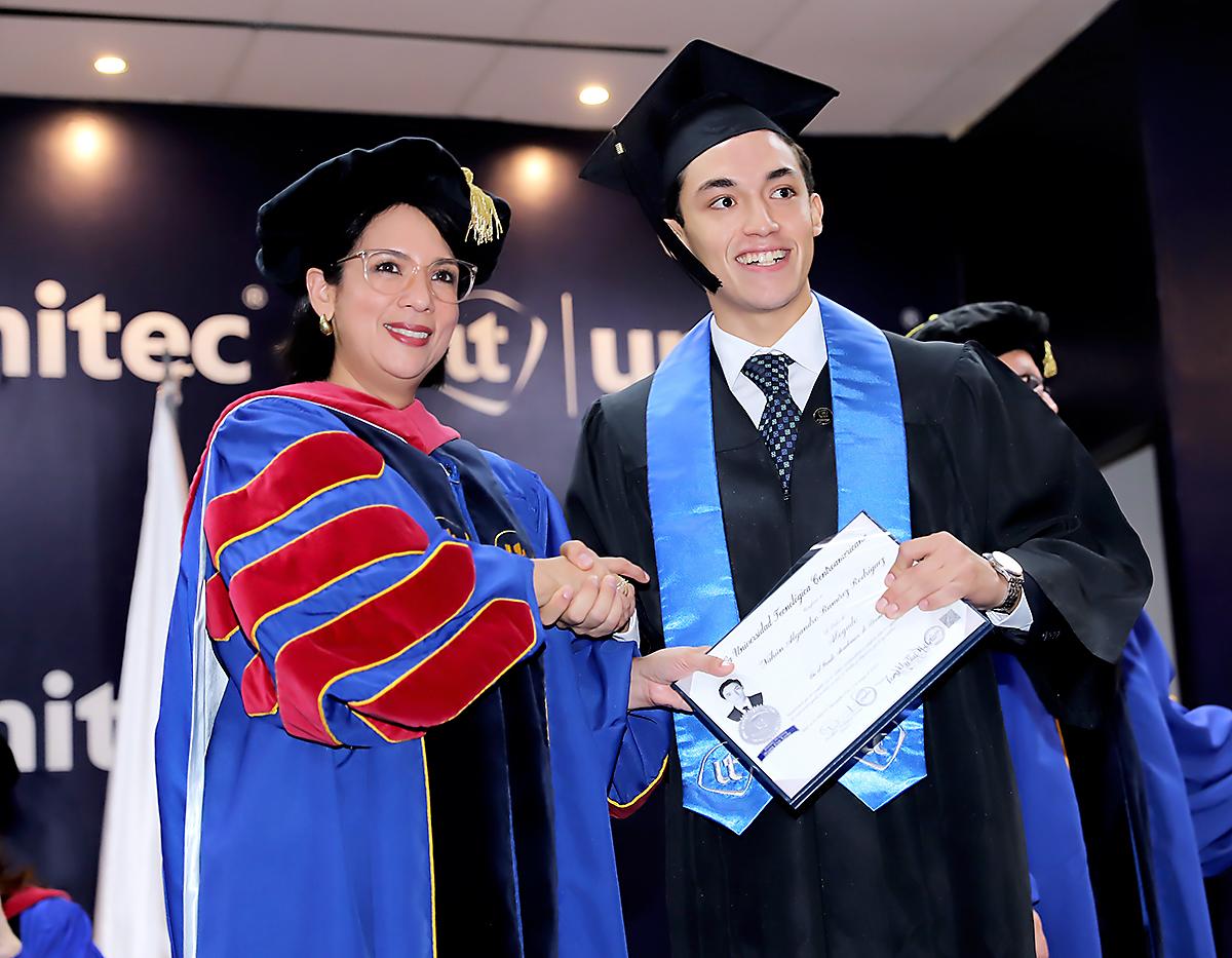 Graduaciones de Pregrado UNITEC TGU 2024