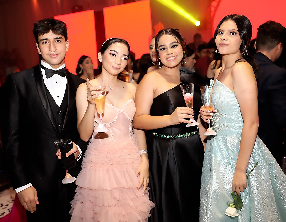 Alejandro Mass, Emily Meléndez, Lucía Aguilar y Valeria Lara