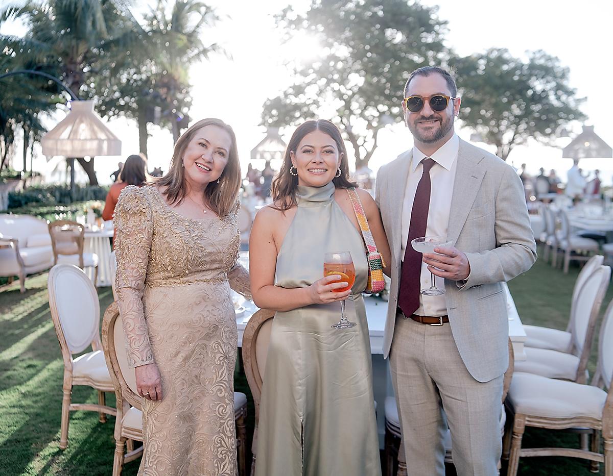 Lorena y Sofía Molina y Andrew Layne