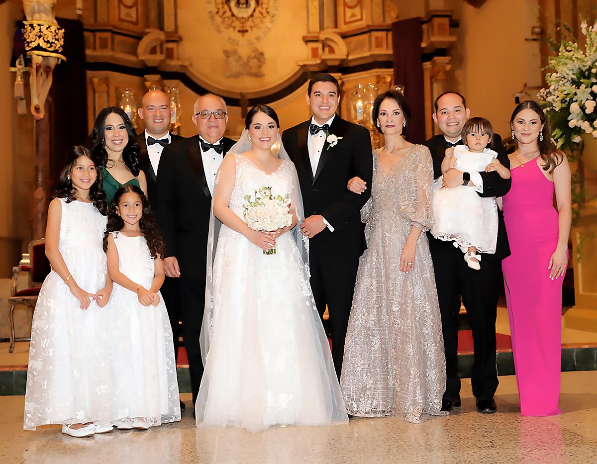 Los novios con Jorge Valdes, María Elena Chinchilla y Maríaelena Valdés