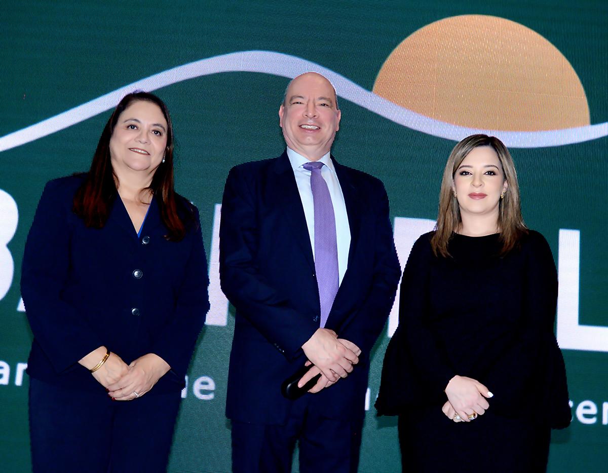 Gabriela Núñez, Bernardo López y Karla Elvir