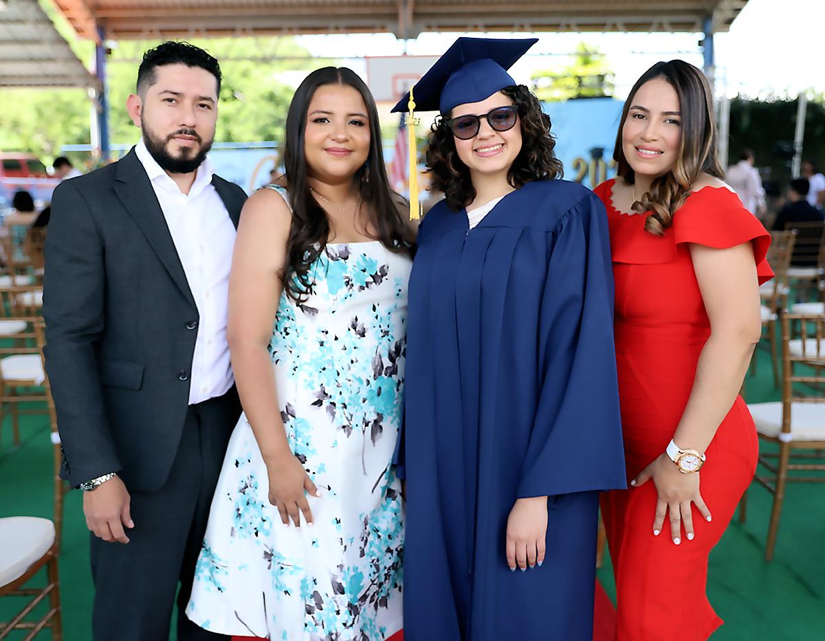 Entrega de títulos de Discovery School 2023