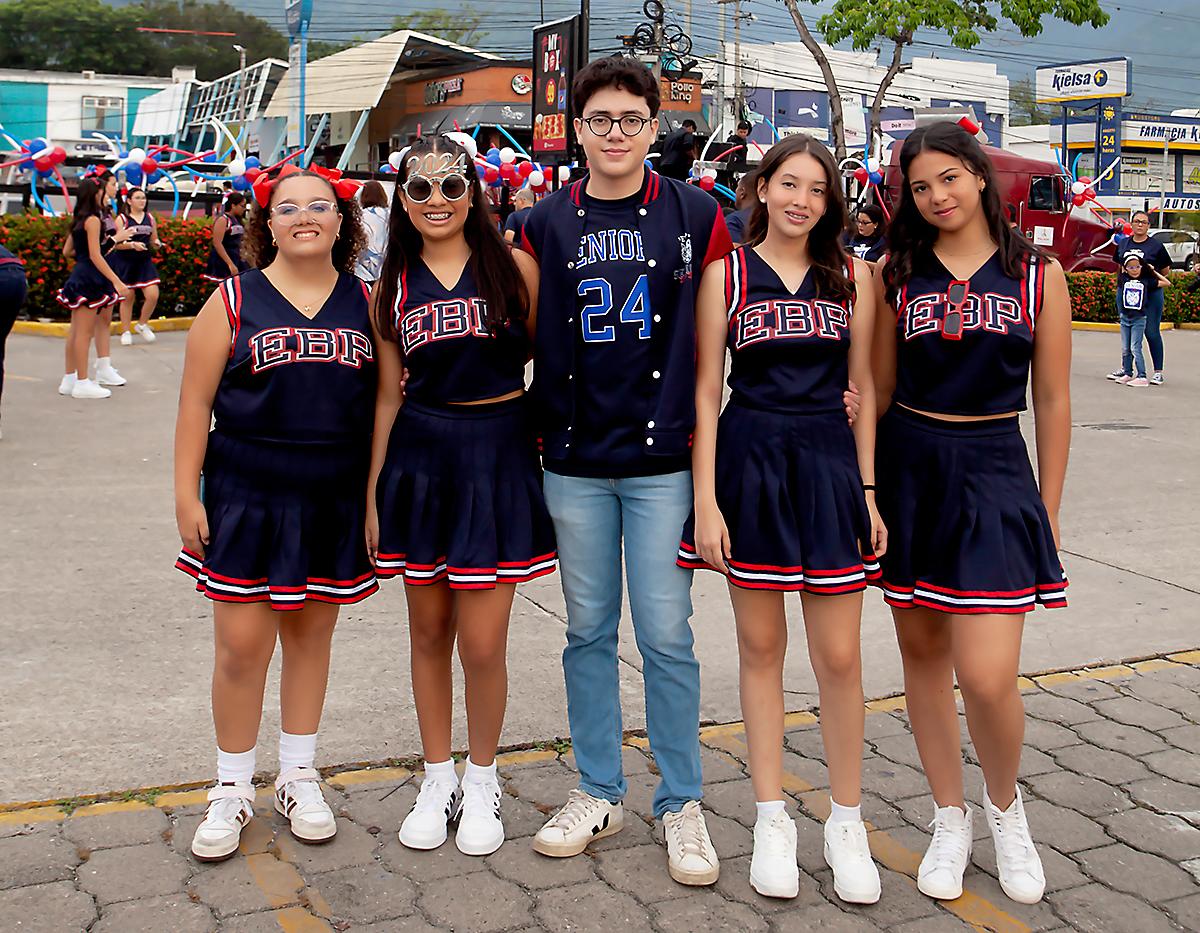 Daniela Bahr, Génesis Ramos, Jorge Castejón, Diana Pineda y María Fernanda Fajardo.
