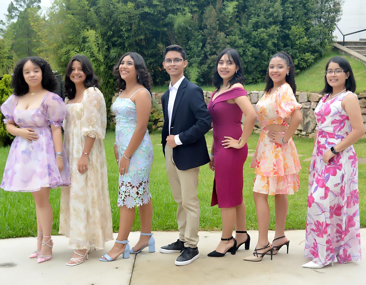Susy Cerrato, Alisson Servelleon, Lindaly Romero, Osmar Maradiaga, Mariela Merlo, Ilea Rodríguez y Adriana Torres.