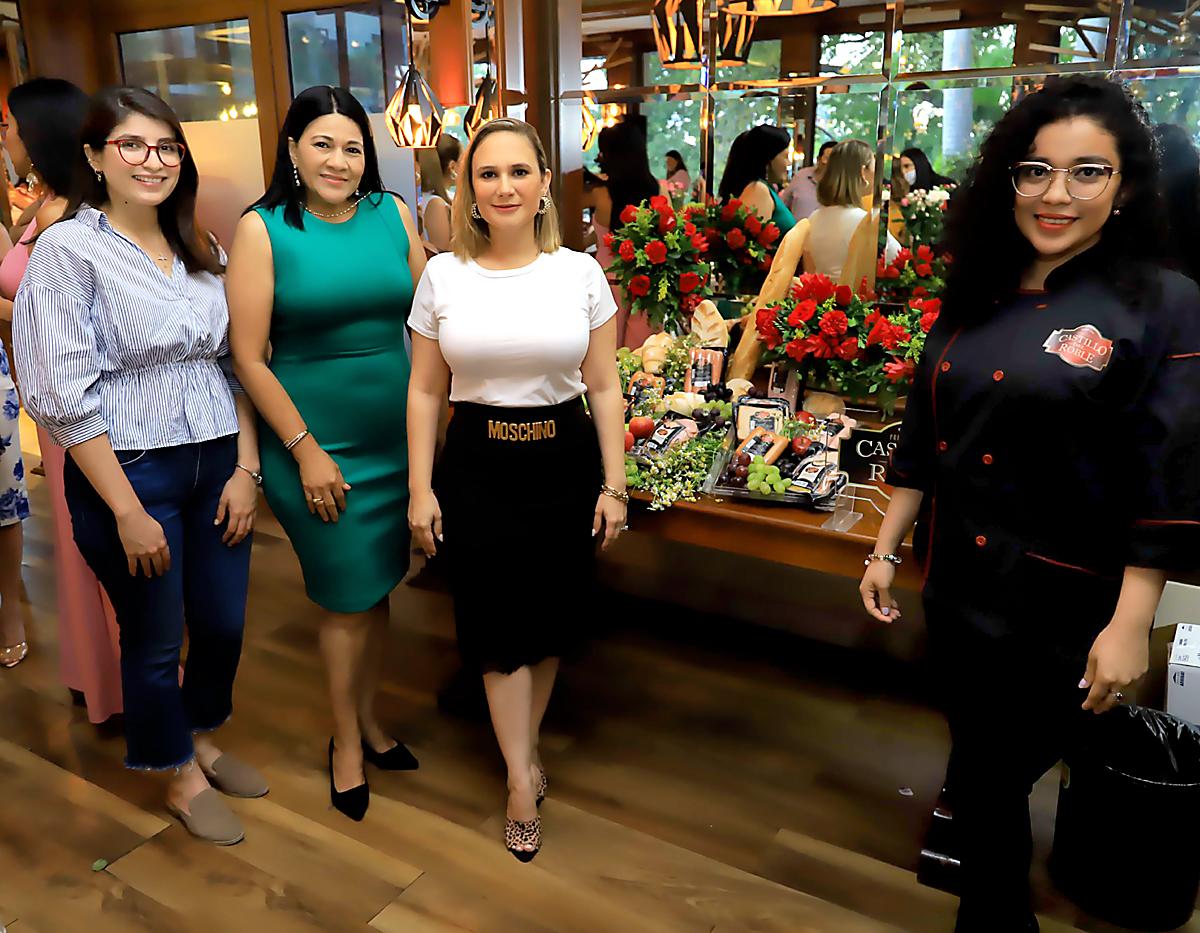 Katherine Cruz, Aracely Diaz y Melany Robelo y Keyla Gonzalez