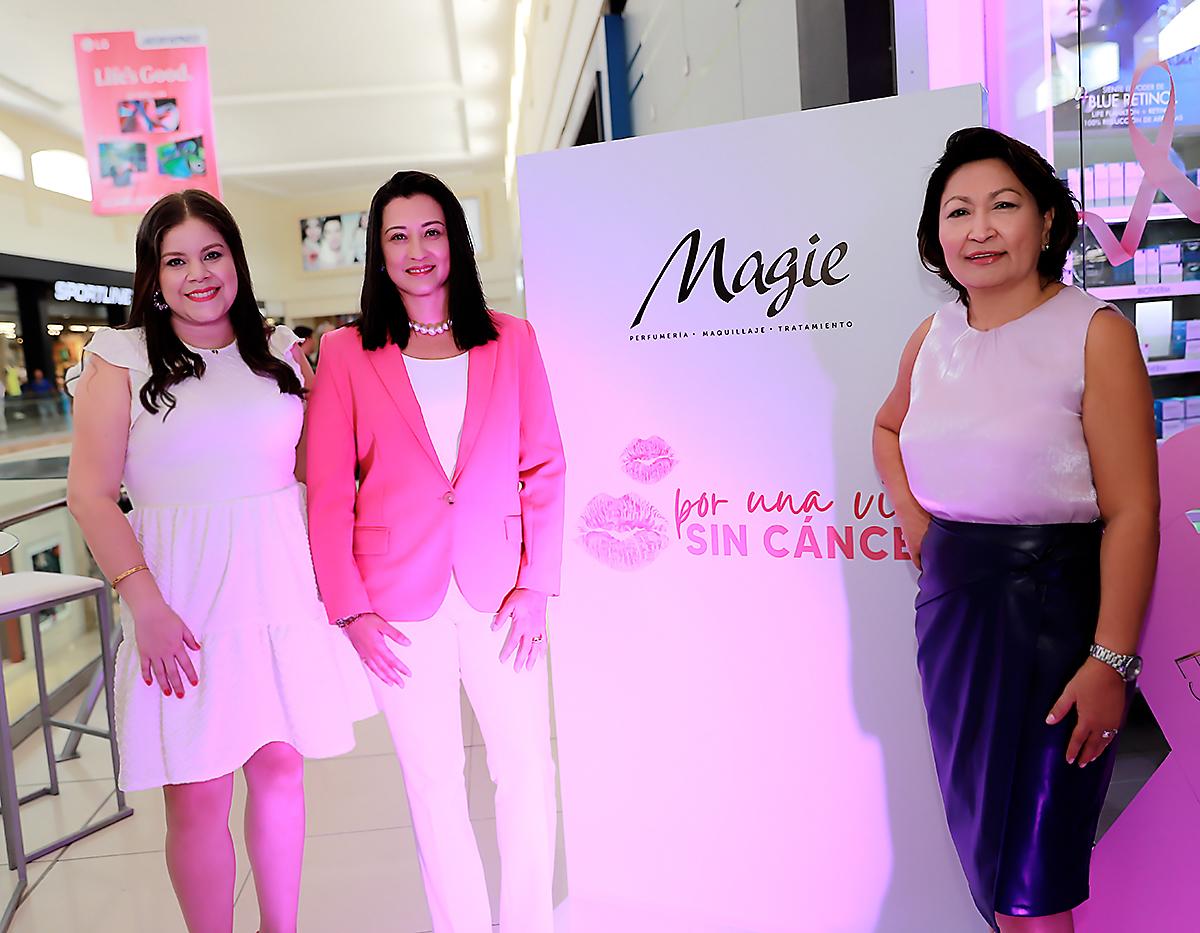 Melissa Cáceres, Marisol de Pierrefeu y Marcia Vásquez durante el lanzamiento de la campaña Por una Vida sin Cáncer, realizado en Perfumerías Magie de Multiplaza