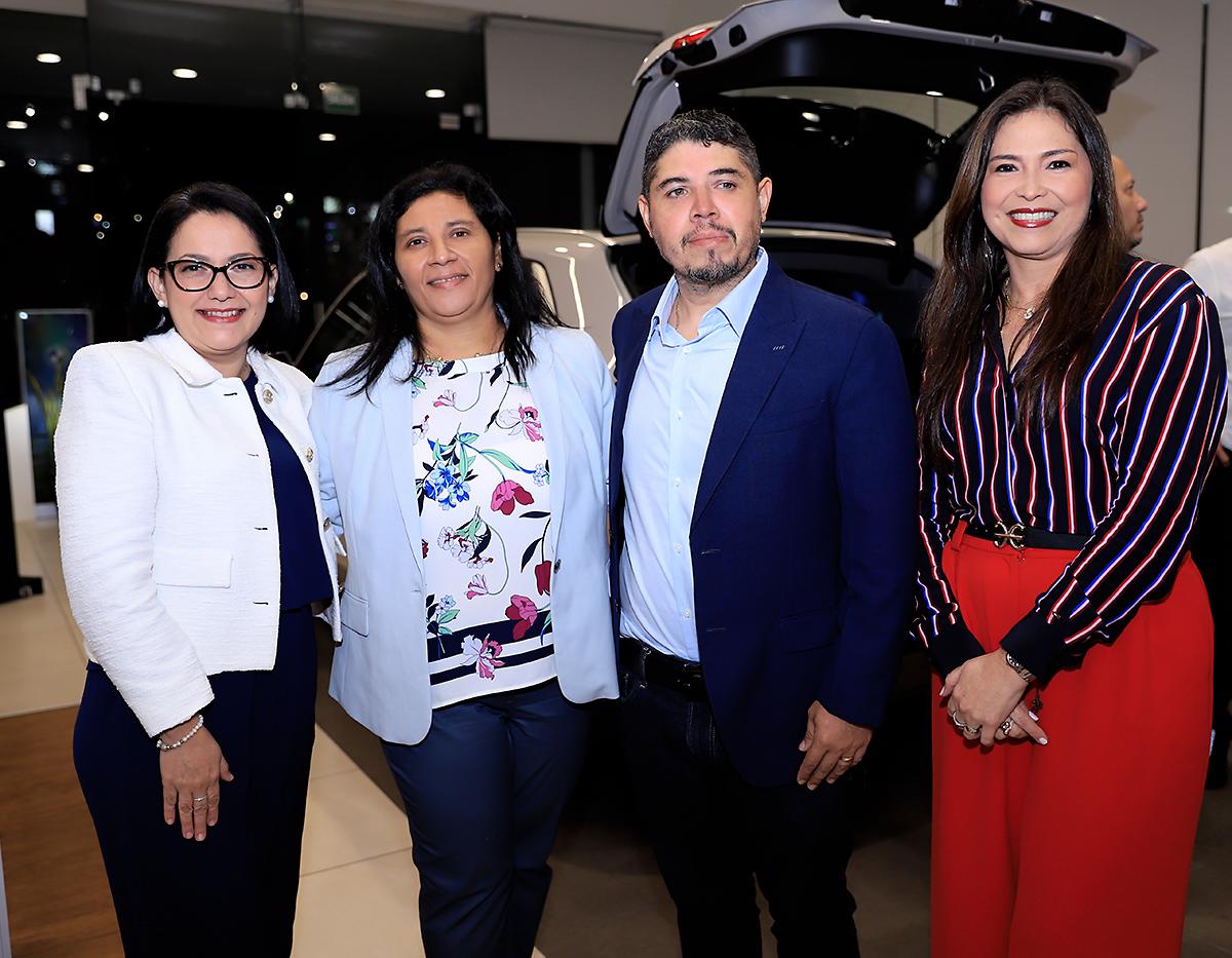 Carol de Ortiz, Isis Montalván, Leonel Suazo y Sayra Nazar.