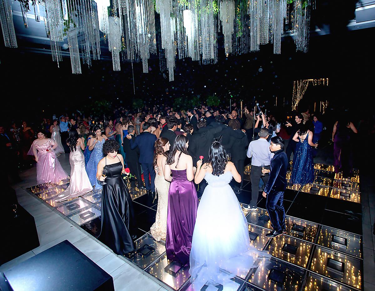 Así fue el alegre ambiente de fiesta que disfrutaron los graduados, sus familiares e invitados.