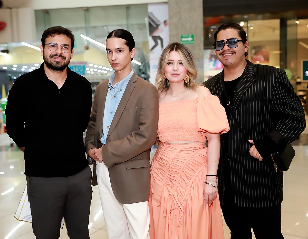 Enrique Martínez, Bryan Sierra, Vanessa Vallecillo y Jeyson García