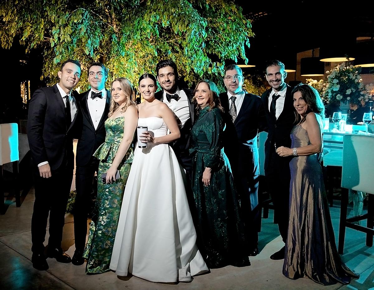 Diego Pineda, Daniel Verdugo, Monique Weddle, Andrea y Juan Carlos, Martha y Alex Weddle, Alfonso Verdugo y Viviana Pedemonte