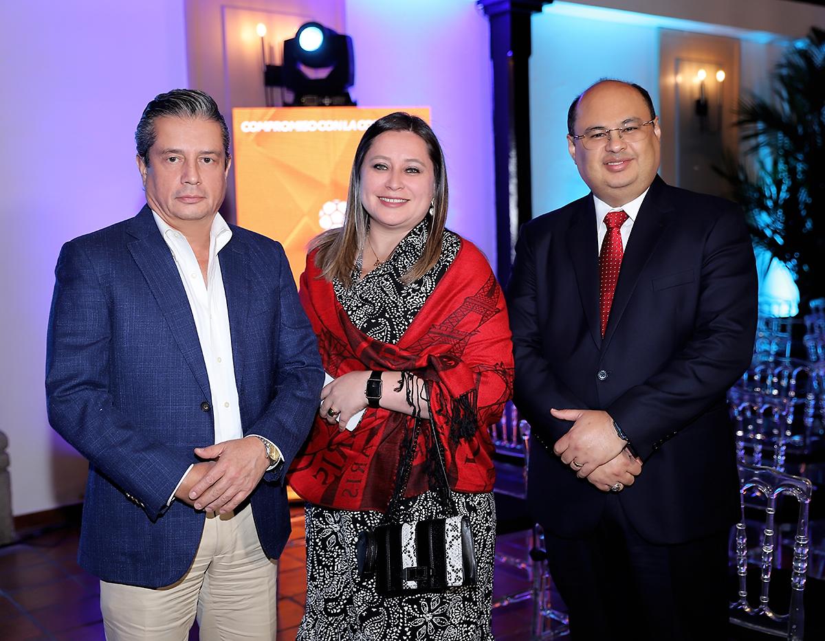 Daniel Forín, Angélica Claros y Edgardo Figueroa.