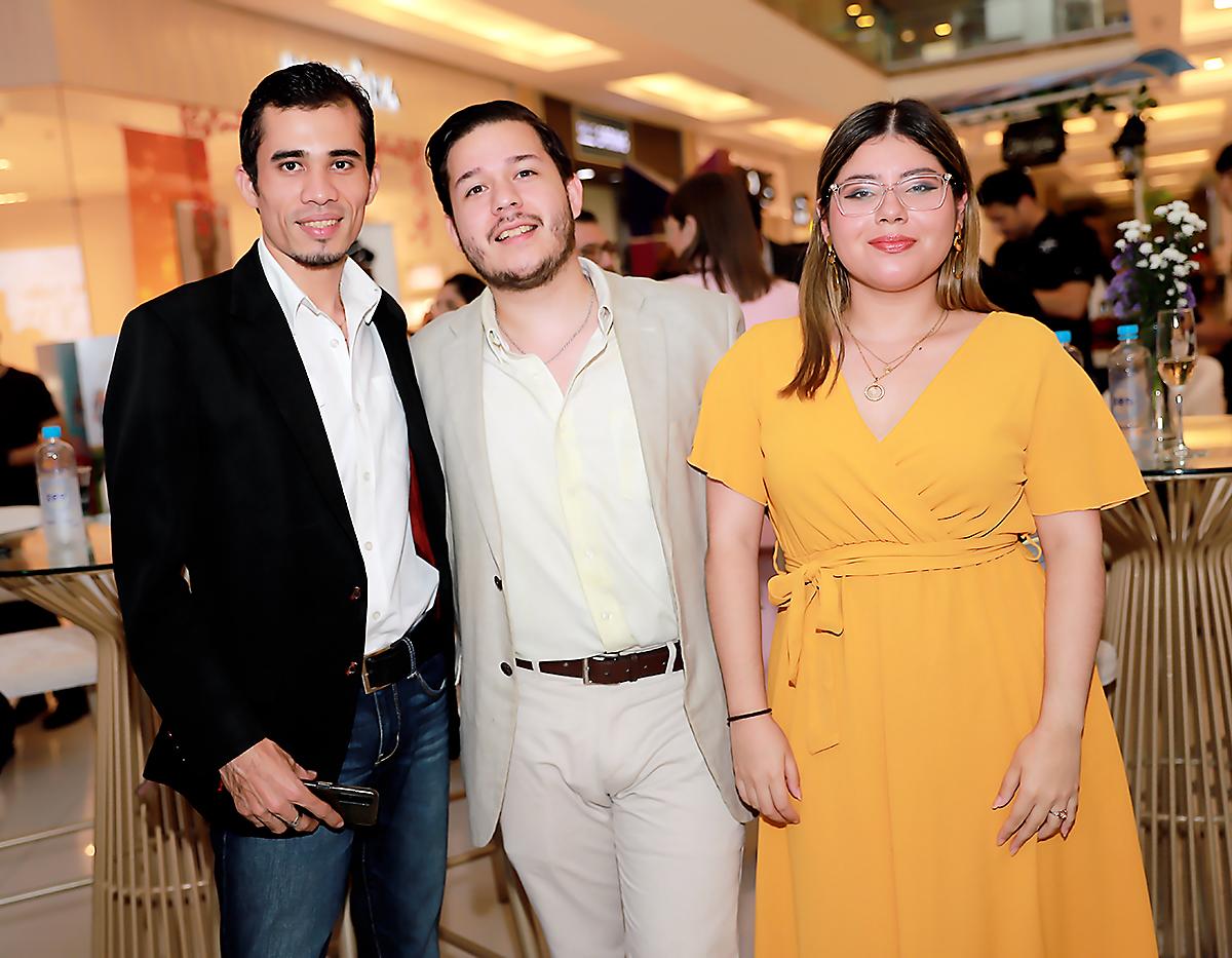 Jhonnie Galeas, Andrés García y Georgina Cano 