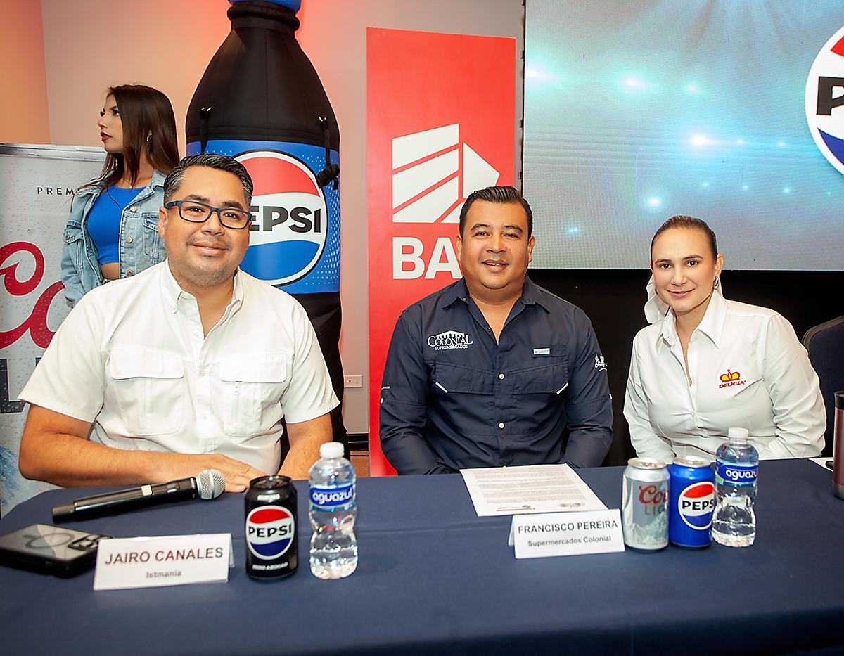 Jairo Canales, Frank Pereira y Melany Galeano.