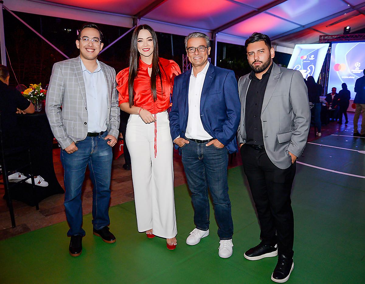 Ángel Hernández, Isabel Zmbrano, Juan Carlos Pineda y Fernando Romero
