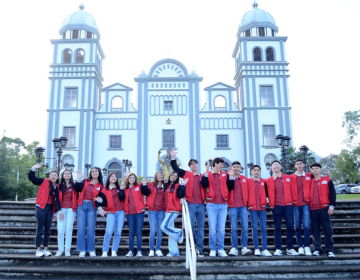 Senior Entrance 2025 de San Francisco de Sales
