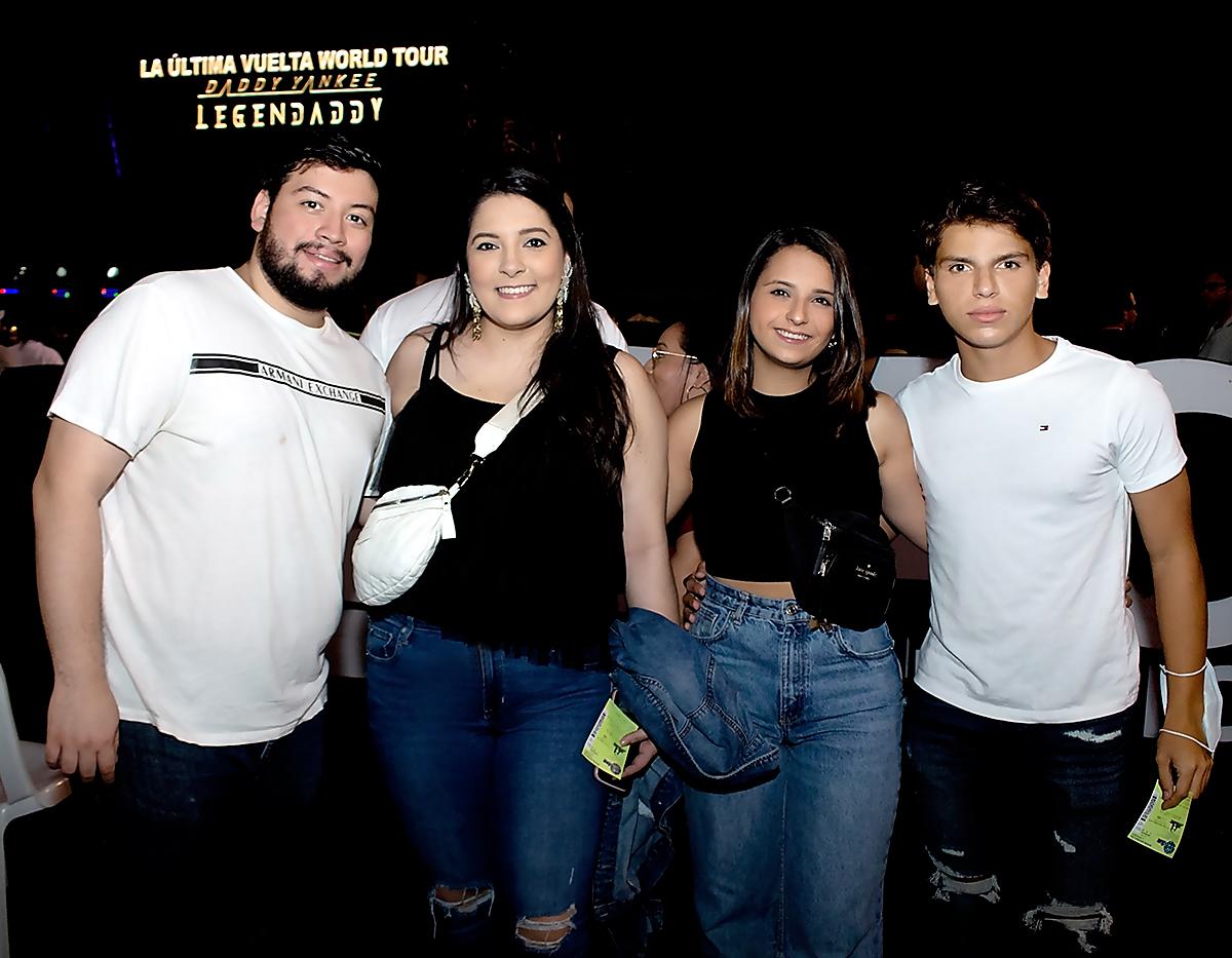 Eduardo Bados y Mónica Alberto con Julie y Victor Perello.