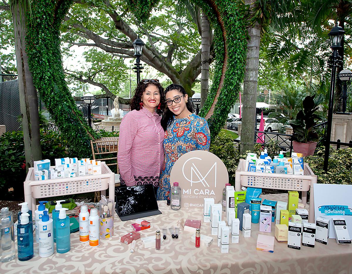 Grecia y Liliana Casco de la tienda Mi Casa.