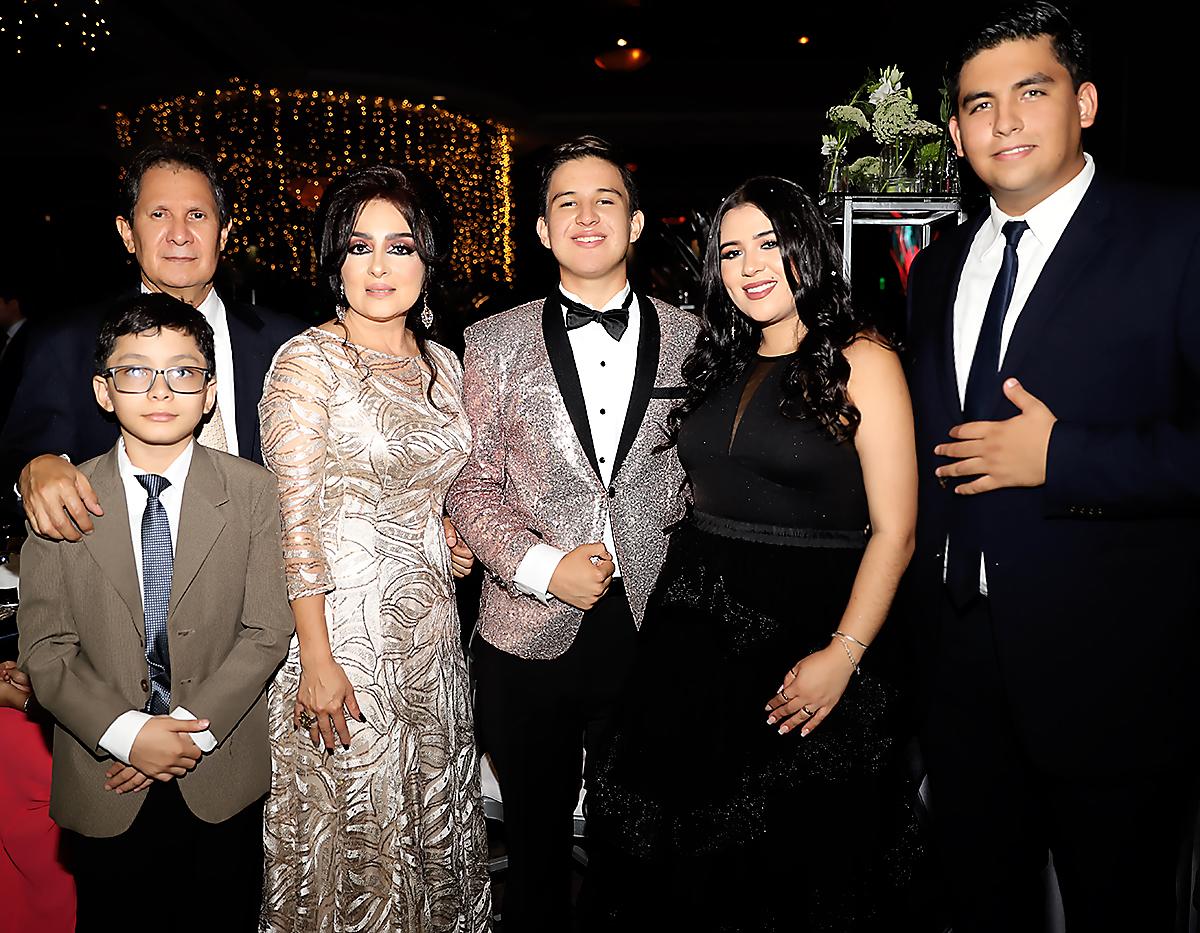 Joao Machado, Ricardo Machado, Hetze Tosta, Diego Hernández, Yaeli Hernánde y Andrés Cáceres