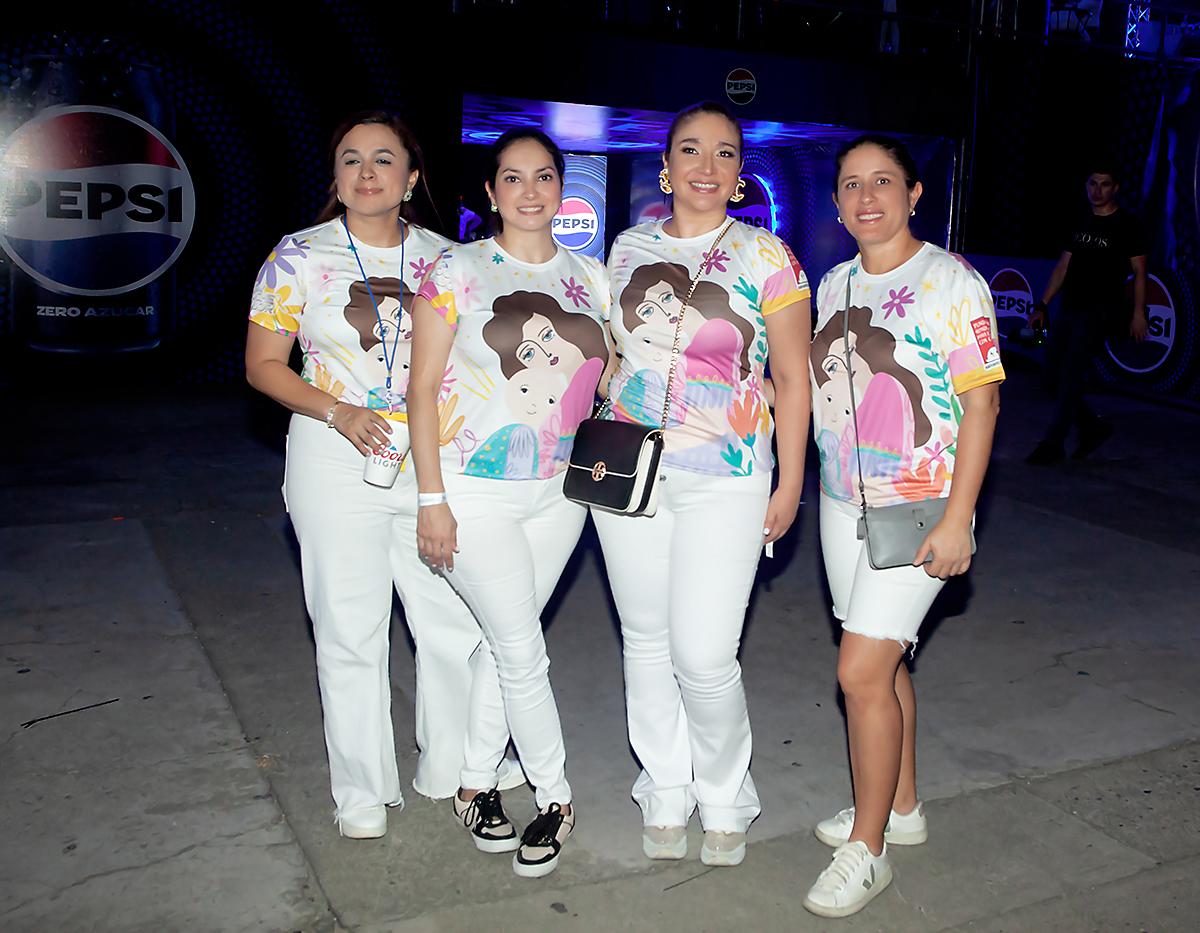 Karla Funes, Michelle Montoya, Danelia Pitsikalis y Carmen Chang, voluntarias de la Fundación para el Niño con Cáncer en San PedroSula.