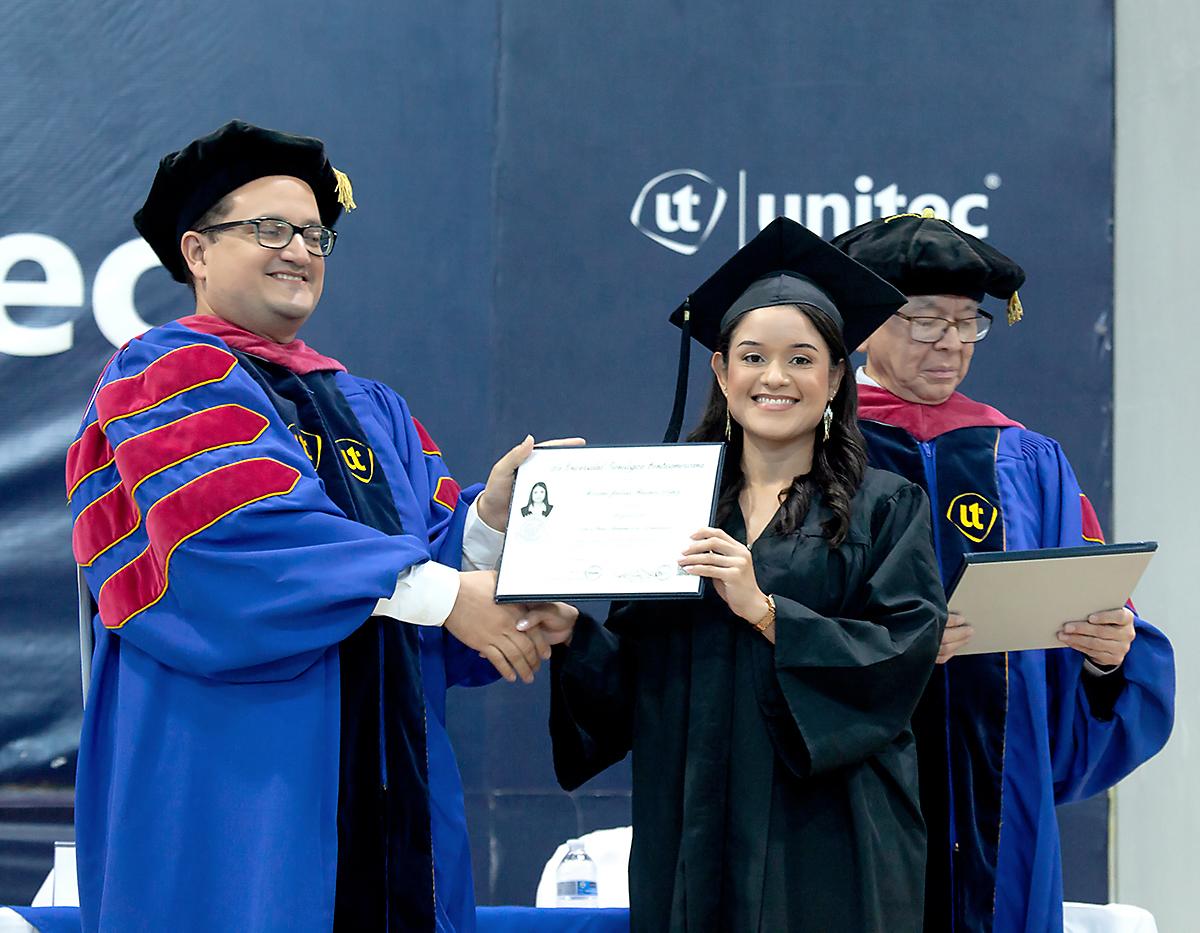 Graduaciones UNITEC 2024 en San Pedro Sula