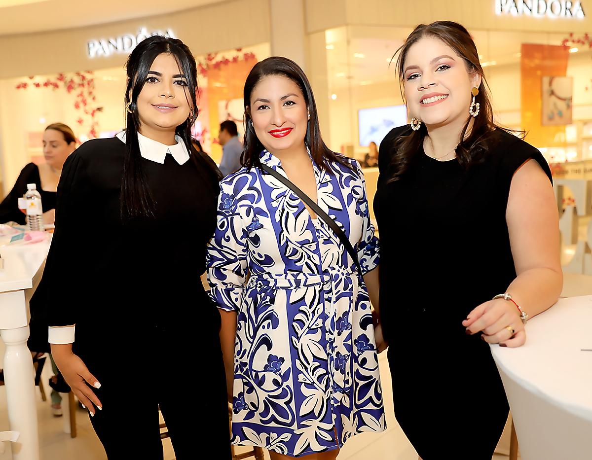 Patty Argueta, Rebeca Chacón y Melissa Cáceres.