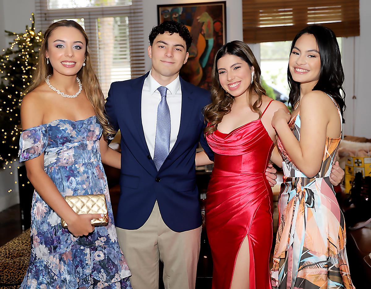 Luciana Núñez, Ricardo Chávez, Isabella García y Giulianna Urrutia