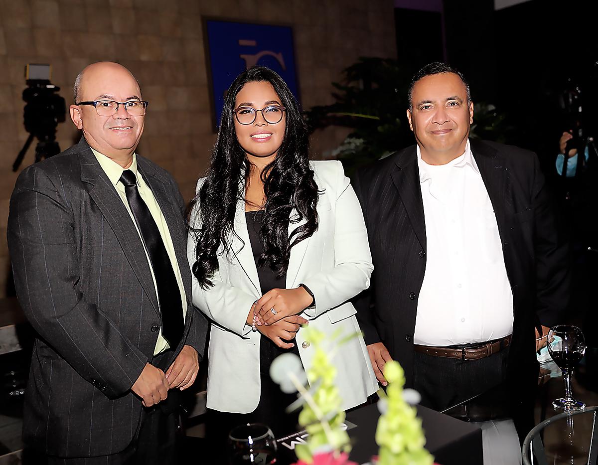Dr. Marcos Moncada, Dra. Sheyla Mejía y Dr. Manuel Sierra