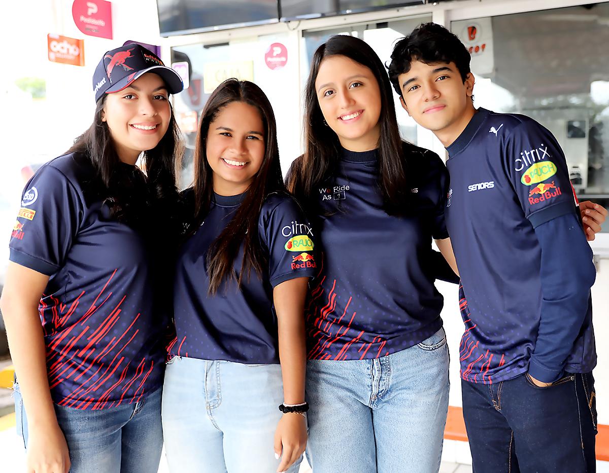 Krista Lorenzana, Angélica García, Angie Pacheco, y Orlando Goody
