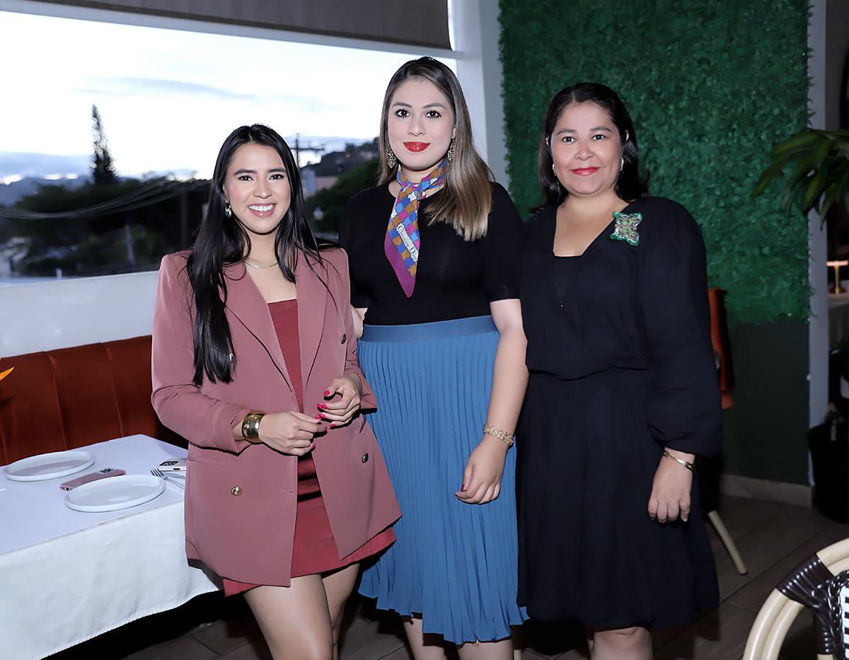 Norma Farías, Isabella Rivas y Brenda Ortez. Norma Farías, Isabella Rivas y Brenda Ortez.