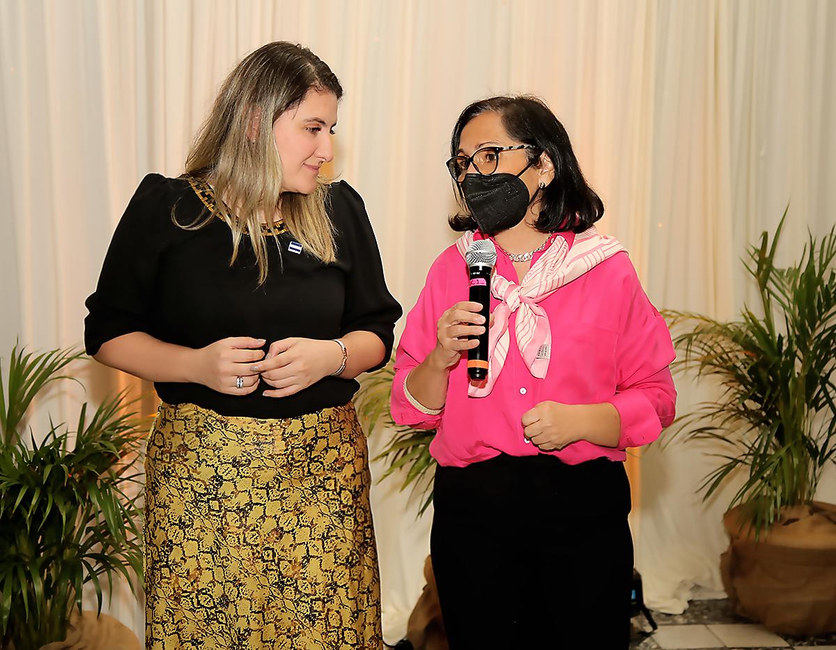 Angie Cacacho y con Rosemonde Abedrabbo de Funhocam