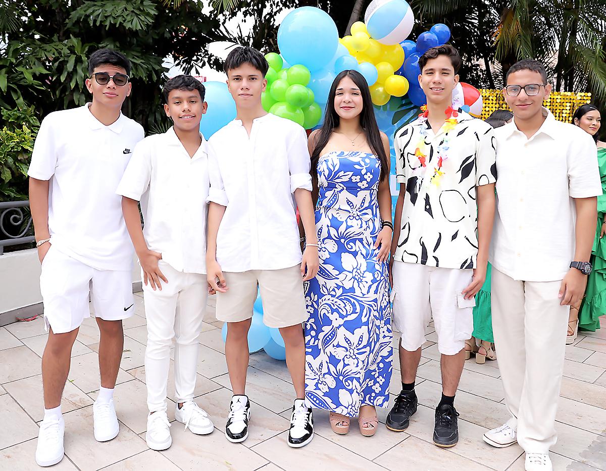 Leonardo Álvarez, Christopher Ocampo ,José Manuel Zaldivar , María Fernanda Villanueva Alejandro Reyes y José Vicente Carrasco