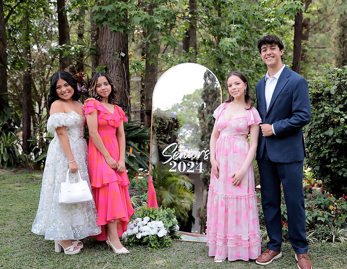 Esther Romero, Gracia Lagos, Daniela Trochez y Santiago Burgos.