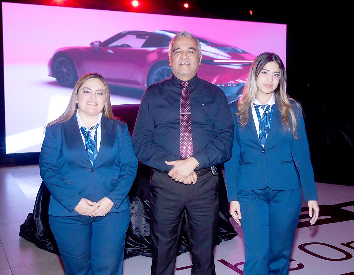 Kimberly Rojas, Bernardino Martínez y Stephanie Milla.