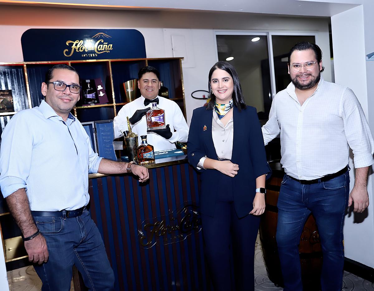 Hardy Silva, María José Sánchez y José Mejía.