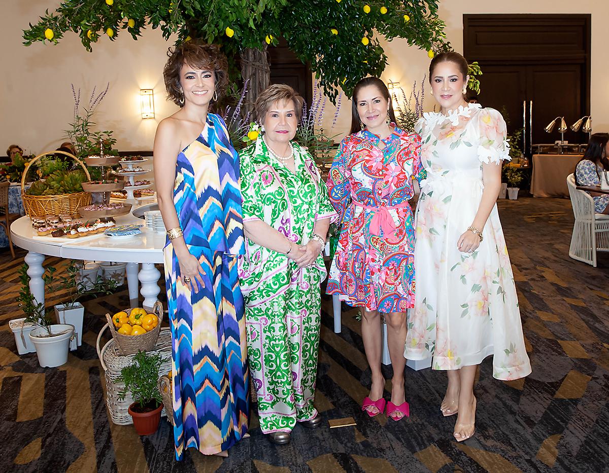 Heidy y Mary Tinoco con Lourdes Hawit y Giselle Tinoco.