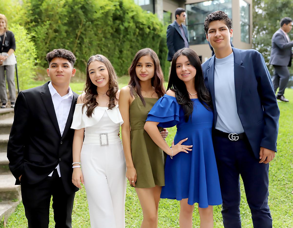 Arturo Siliezar, Arianna Aguilar ,Kaory Rodas,Sofia Membreño y Adrián Avila