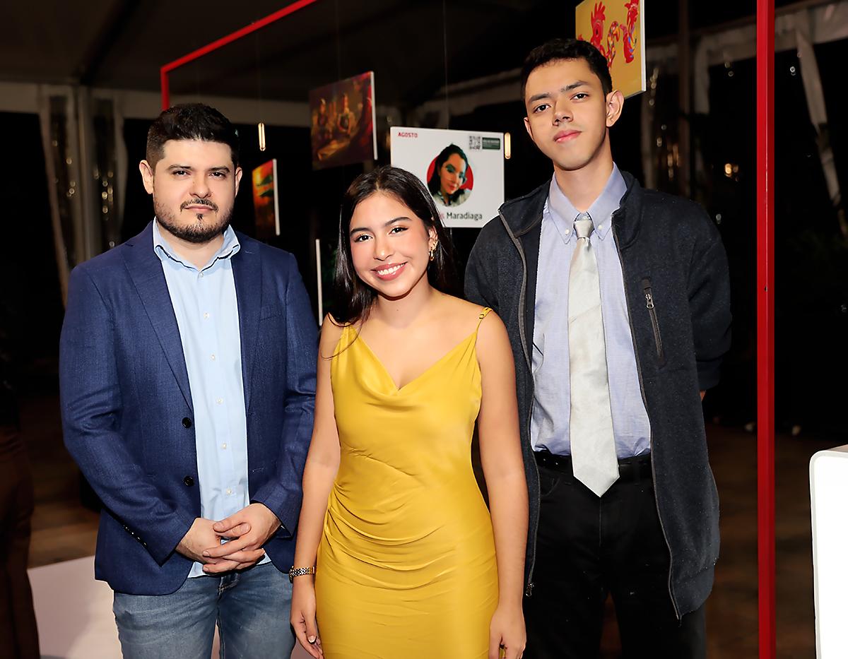 Olvin Rivera, Paula Cervantes y Cristhian Sauceda. 