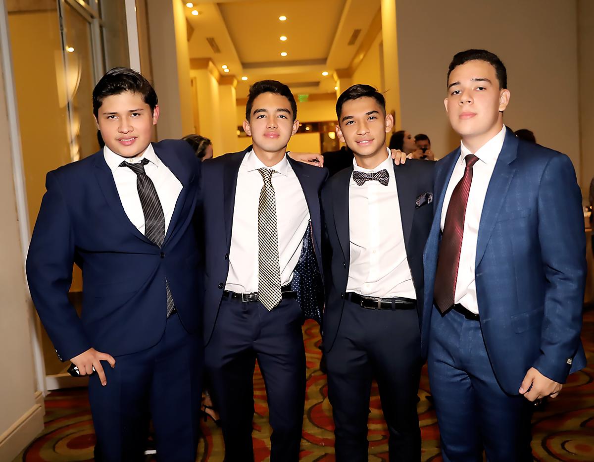 Carlos Flores, Marco Villanueva, Josué Rivera y Julio Gómez