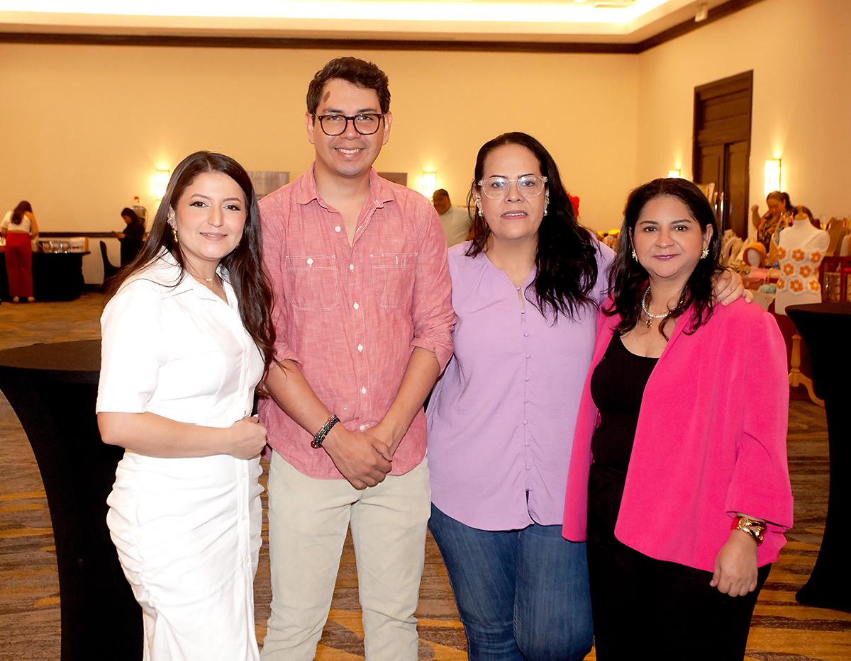 Melody Alvarenga, Nidia Madrid y Sandra Alvarado.