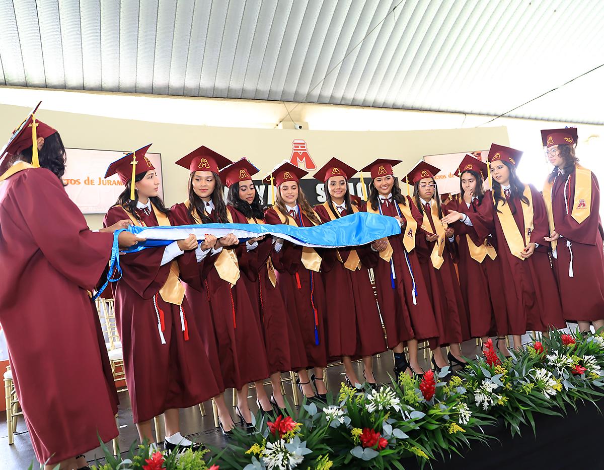 Graduación de los seniors 2025 de Mayan School