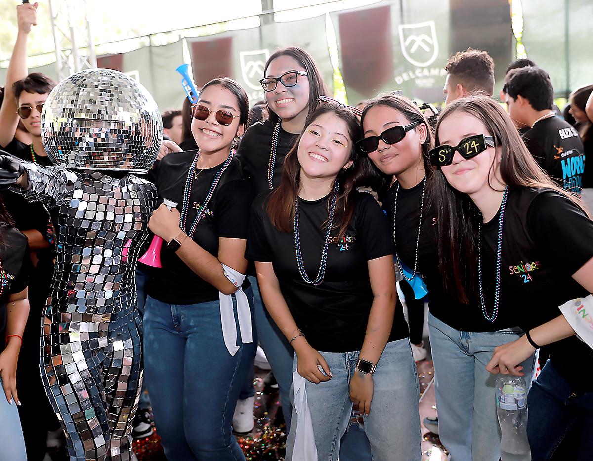 Adriana Hernández, Rina Turcios, Michelle Mejía, Valeria Moscoso y Andrea Mejía.