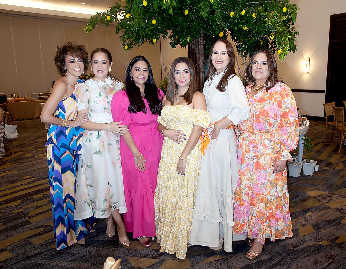 Heidy y Giselle Tinoco, Ana Sikaffy, Andrea Quintana, Stephanie Marinakys y Julissa Marinakys.