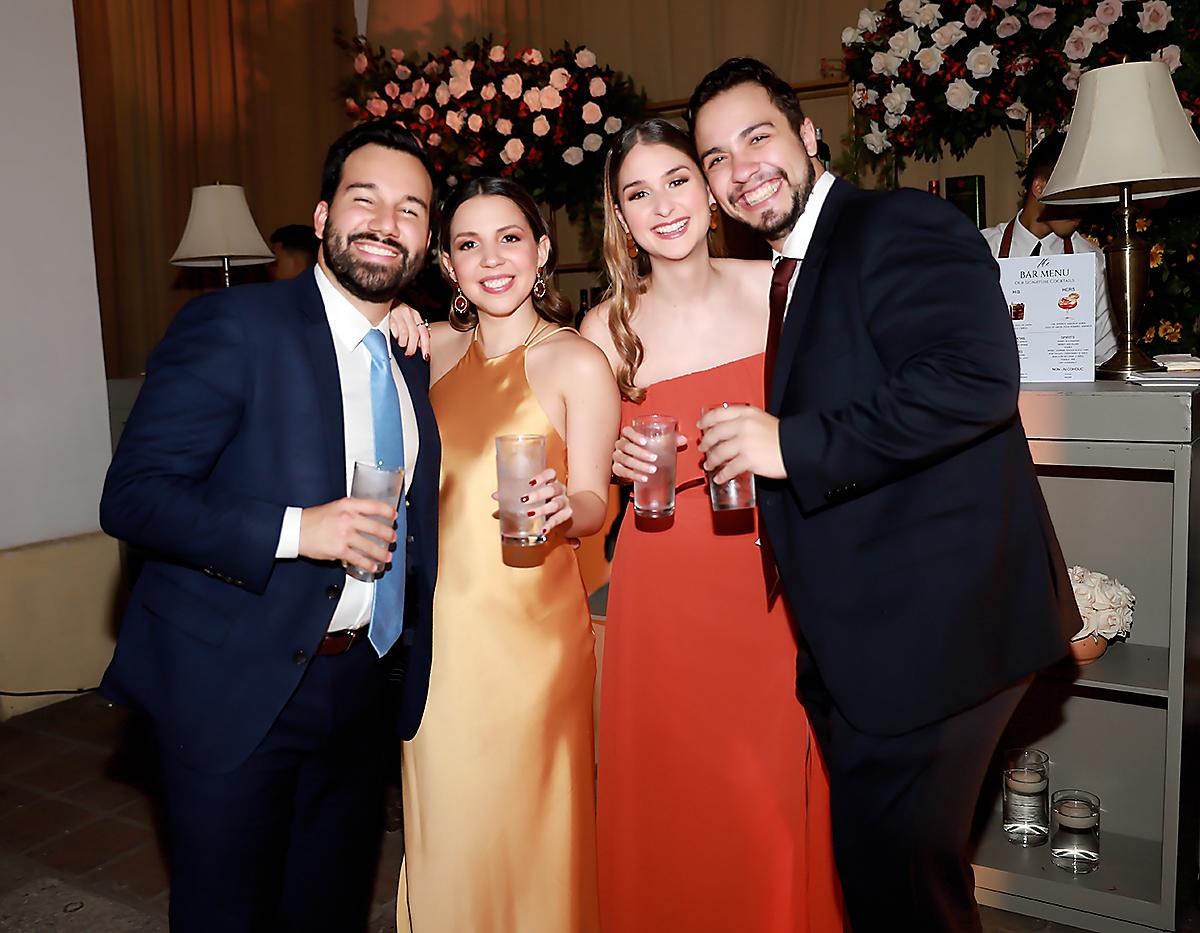 José y Verónica Martínez con Kevin Level y Alexandra Alcorta