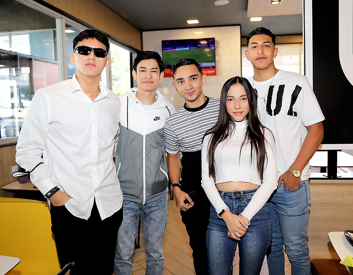 Isaac Moncada, Marcos Duarte, Cristian Ramírez, Natalie Zúniga y Gabriel Salgado